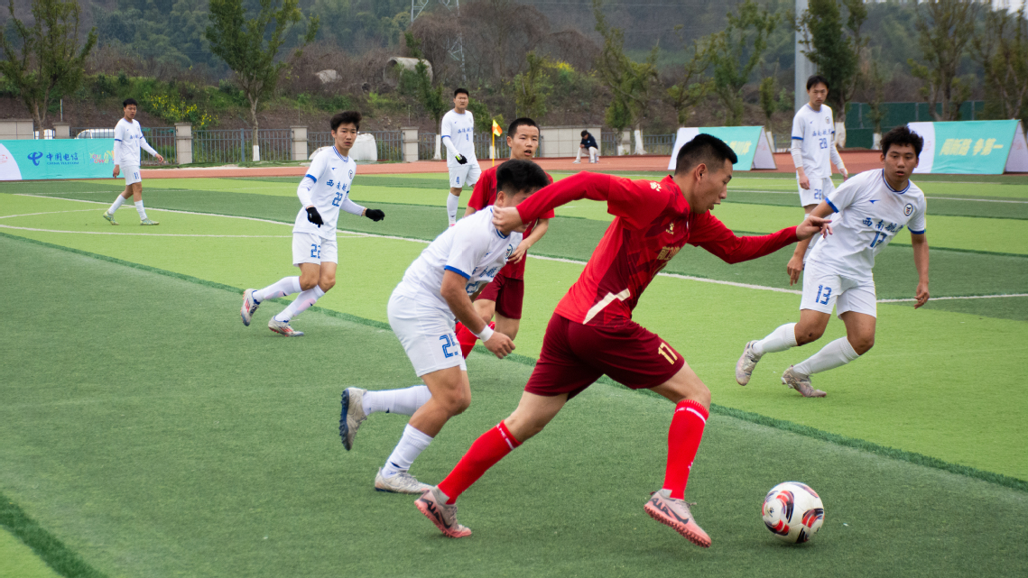 包含足球赛场上的强强对话激发球员斗志的词条 包含足球赛场上的强强对话激发球员斗志的词条