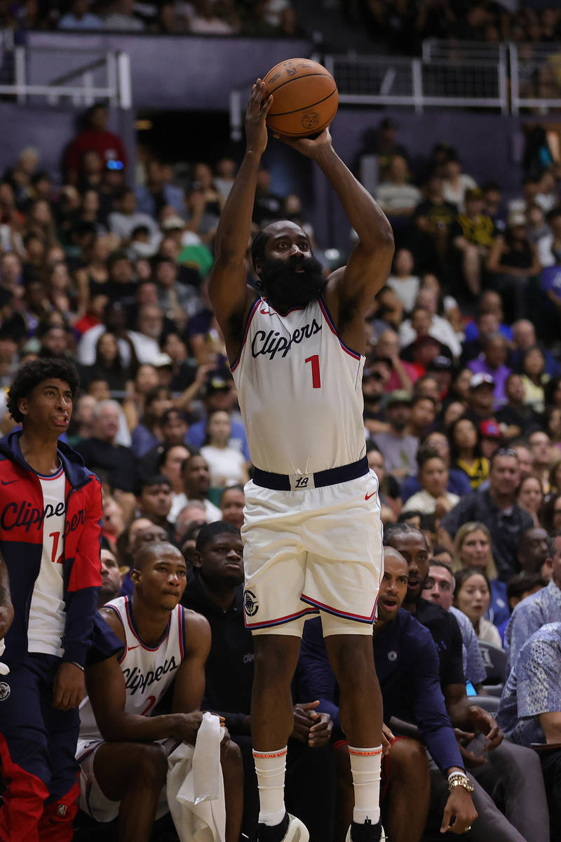 包含篮球明星对决精彩纷呈，胜者屹立巅峰之上！的词条